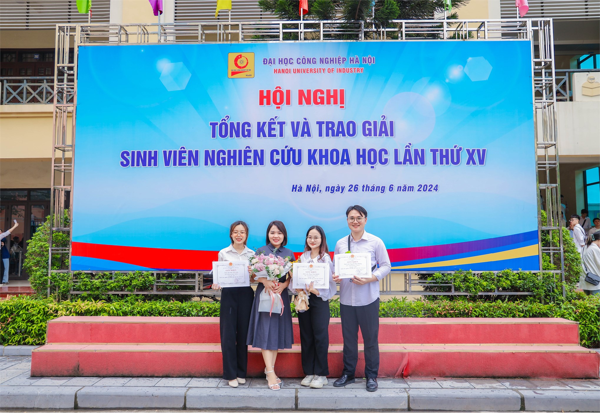 Nghiên cứu ảnh hưởng của marketing truyền miệng trực tuyến đến ý định đặt phòng của khách hàng tại khách sạn JW Marriott Hà Nội