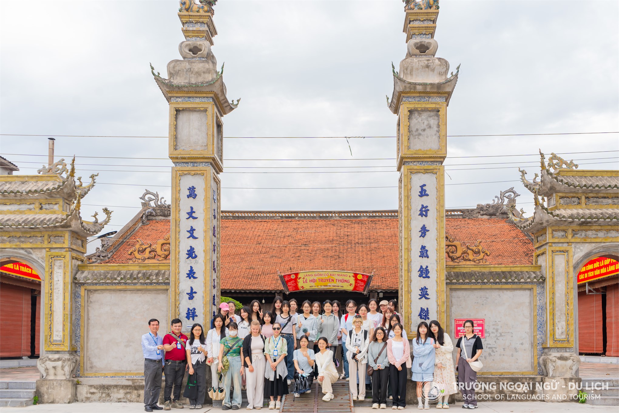 Sinh viên Trường Đại học Sư phạm Nam Ninh, Trung Quốc tìm hiểu phong tục tập quán Việt Nam thông qua hoạt động trải nghiệm tại Làng Gốm Bát Tràng