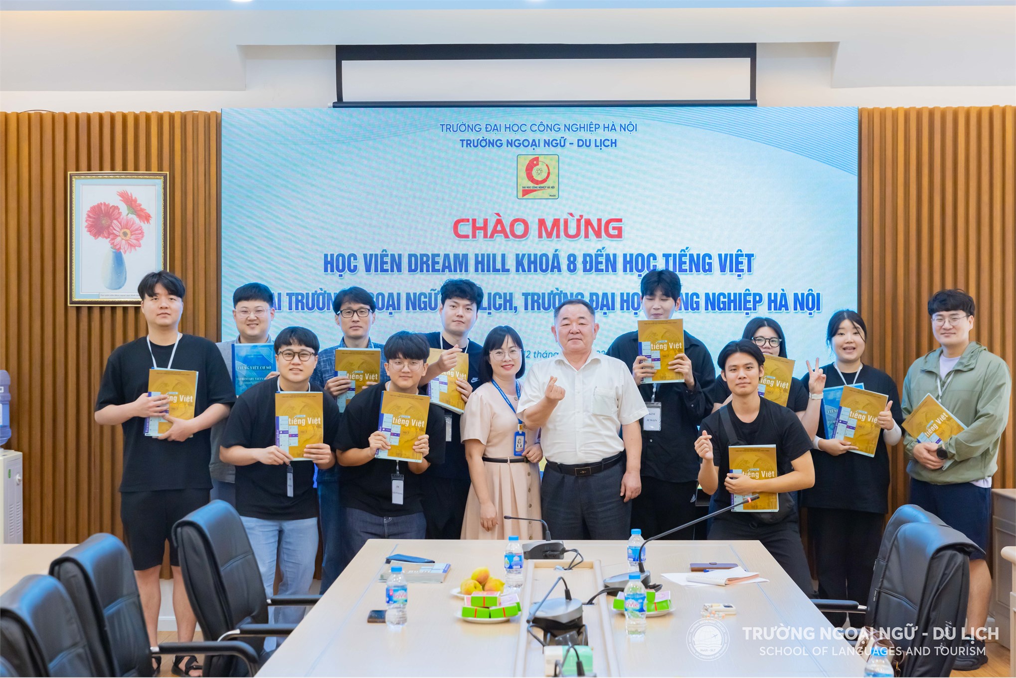 Trường Ngoại ngữ-Du lịch tổ chức buổi lễ Chào mừng sinh viên Hàn Quốc khoá 8 tham gia khoá học tiếng Việt theo chương trình K–MOVE