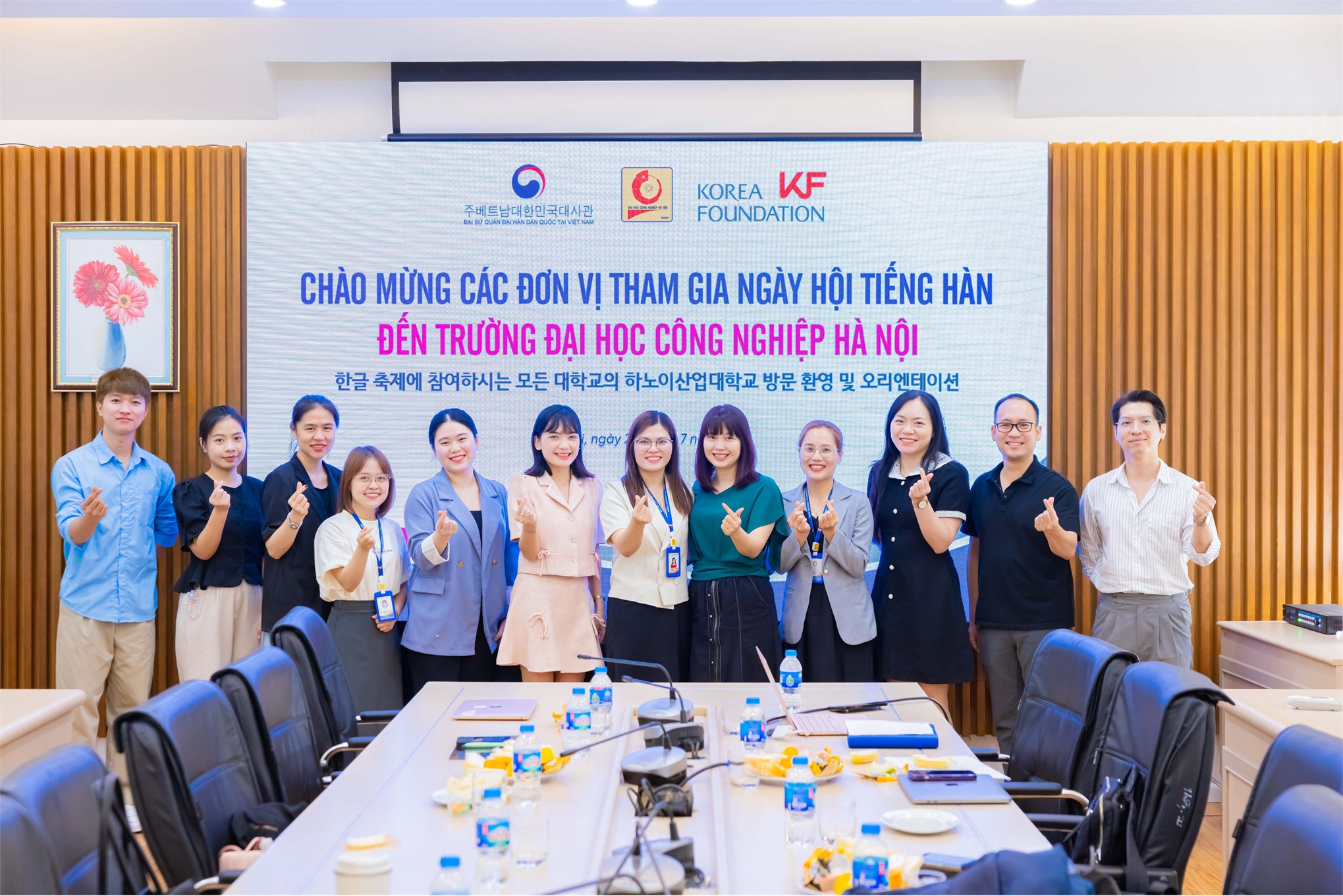 Trường Ngoại ngữ - Du lịch tiếp đón và làm việc với đại diện các đơn vị tham gia Chương trình Ngày hội tiếng Hàn – Hangeunal năm 2024