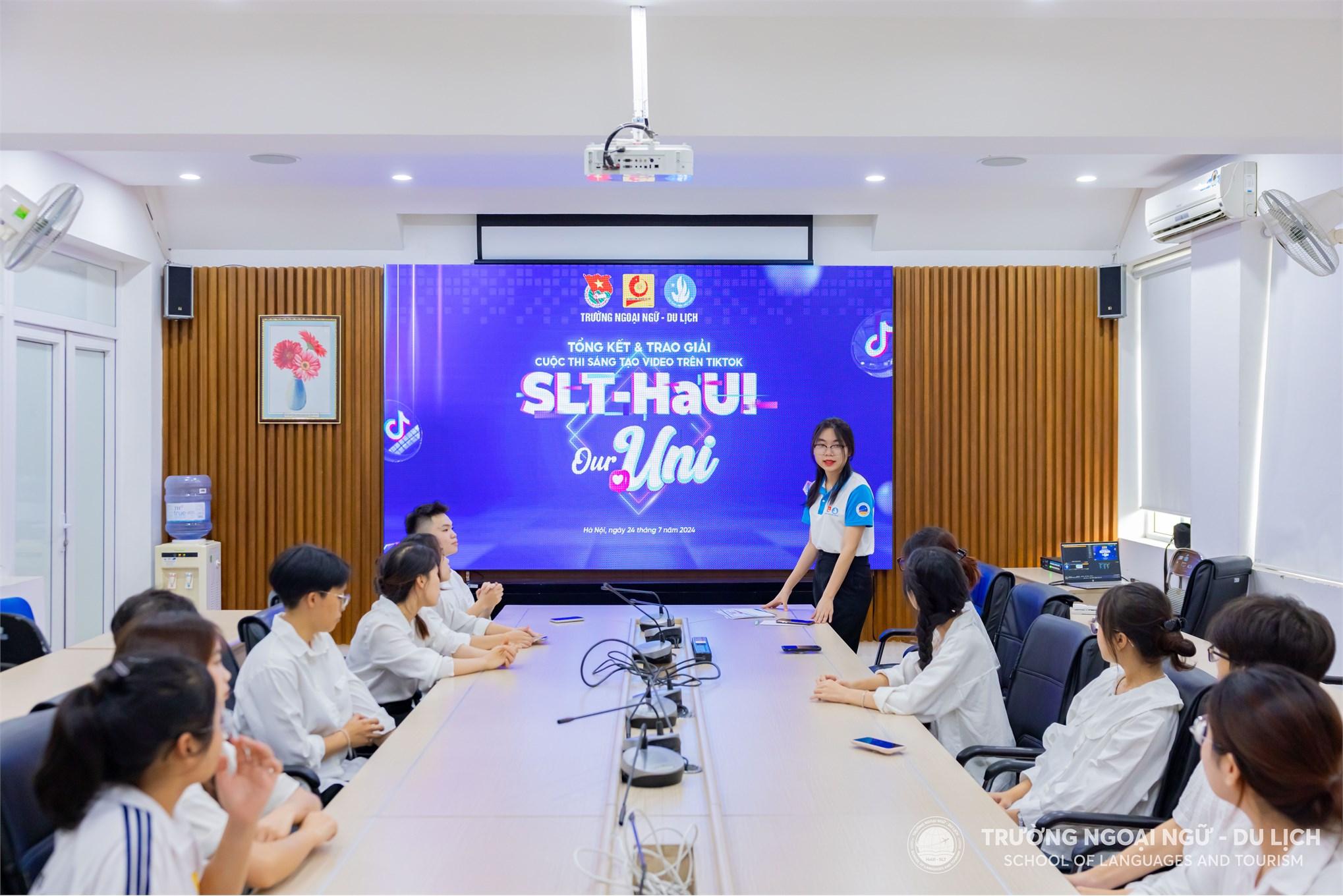 Tổng kết & trao giải cuộc thi Sáng tạo video trên Tiktok “SLT-HaUI - Our Uni”