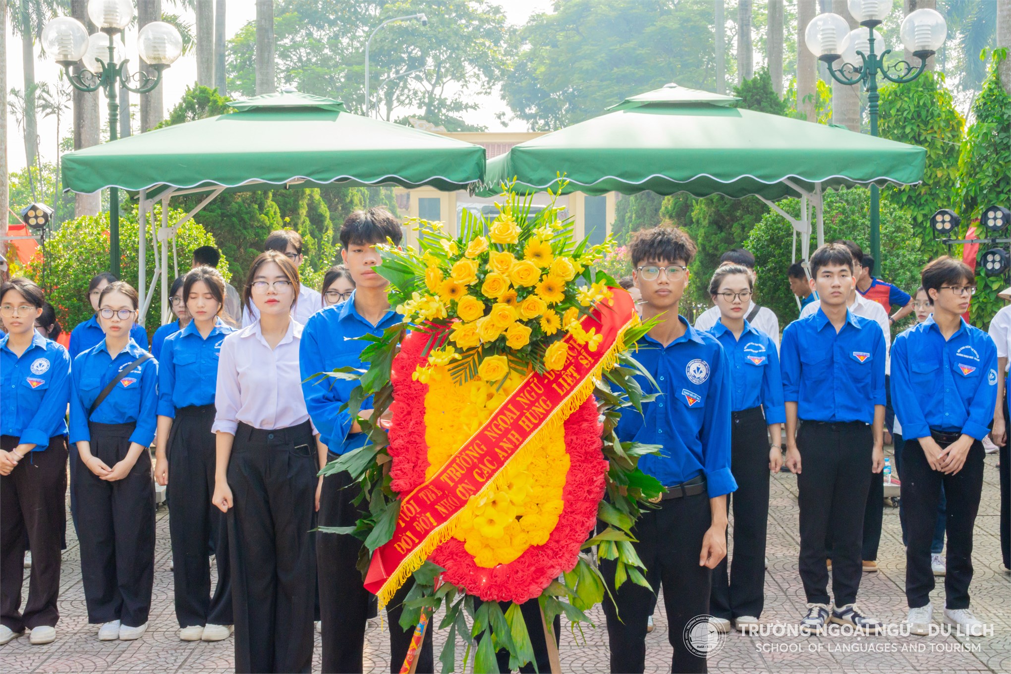 Đoàn thanh niên, Hội sinh viên Trường Ngoại ngữ - Du lịch dâng dương tưởng nhớ các anh hùng, liệt sỹ tại Nghĩa trang liệt sỹ thành phố Hà Nội