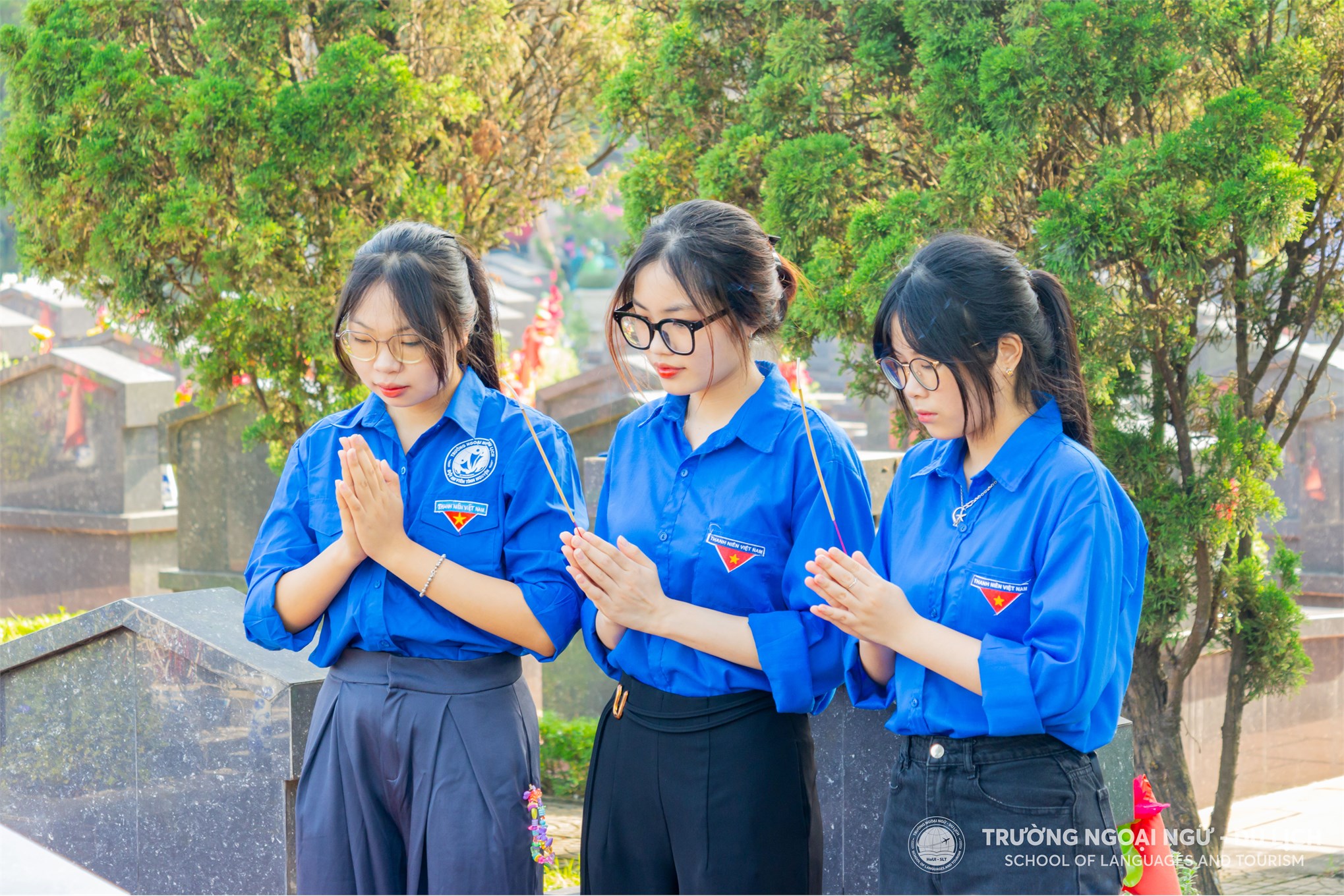 Đoàn thanh niên, Hội sinh viên Trường Ngoại ngữ - Du lịch dâng dương tưởng nhớ các anh hùng, liệt sỹ tại Nghĩa trang liệt sỹ thành phố Hà Nội