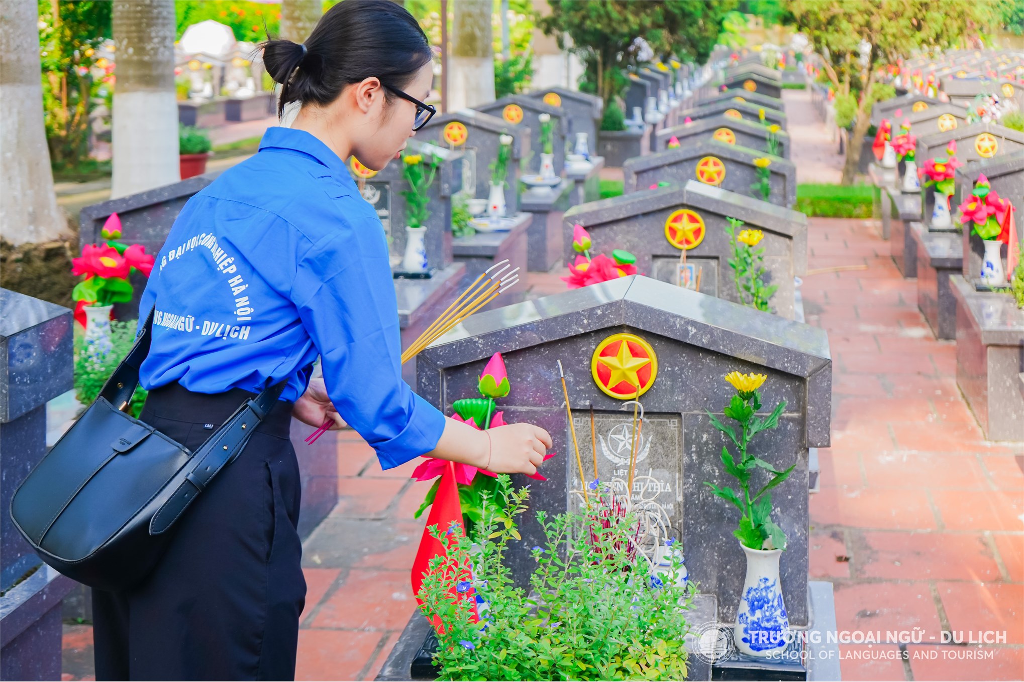 Đoàn thanh niên, Hội sinh viên Trường Ngoại ngữ - Du lịch dâng dương tưởng nhớ các anh hùng, liệt sỹ tại Nghĩa trang liệt sỹ thành phố Hà Nội