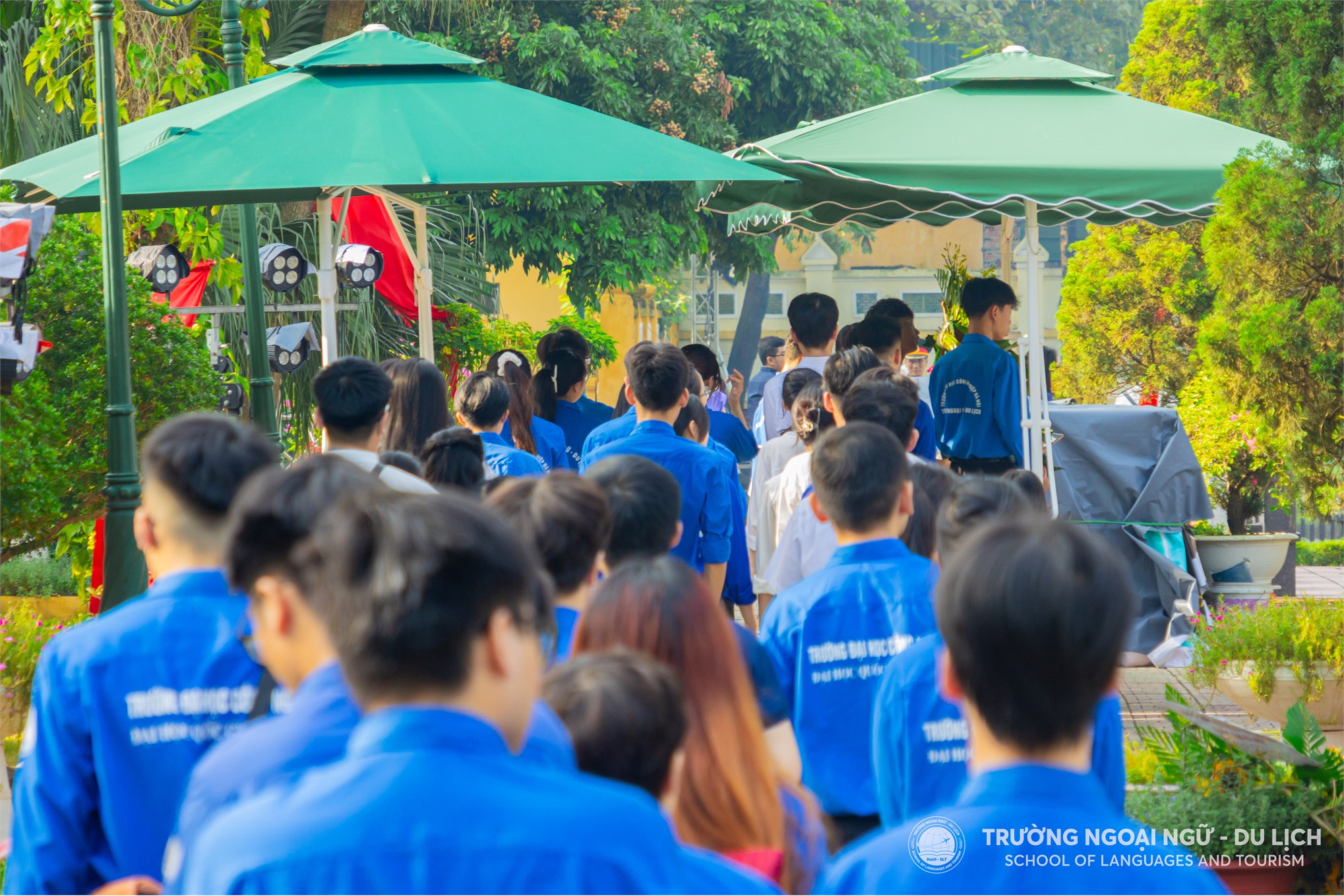 Đoàn thanh niên, Hội sinh viên Trường Ngoại ngữ - Du lịch dâng dương tưởng nhớ các anh hùng, liệt sỹ tại Nghĩa trang liệt sỹ thành phố Hà Nội