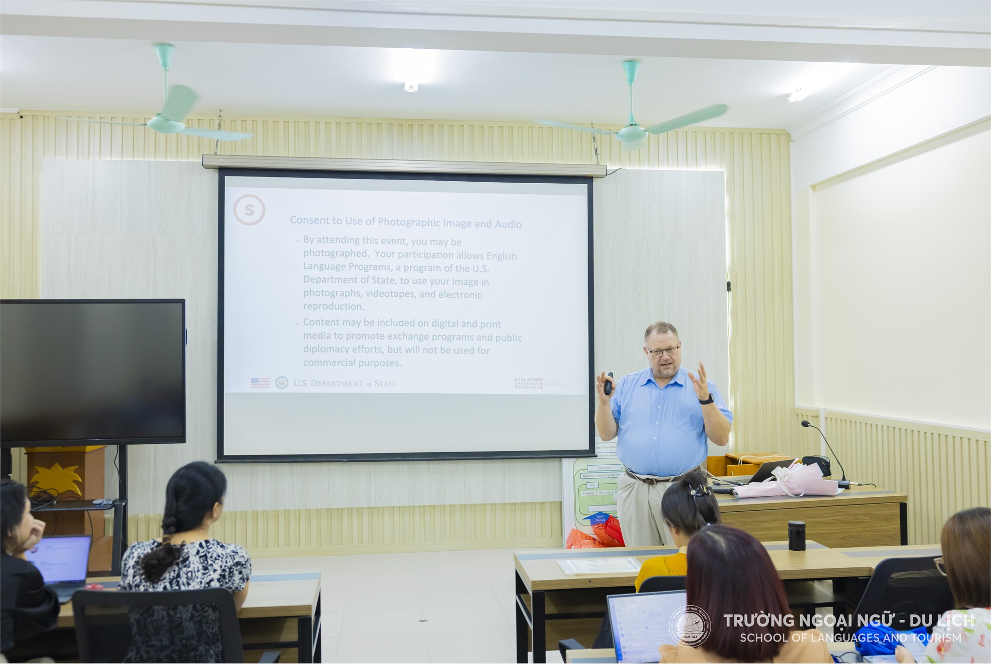 Workshop “Sử dụng trí tuệ nhân tạo (AI) trong giảng dạy tiếng Anh”