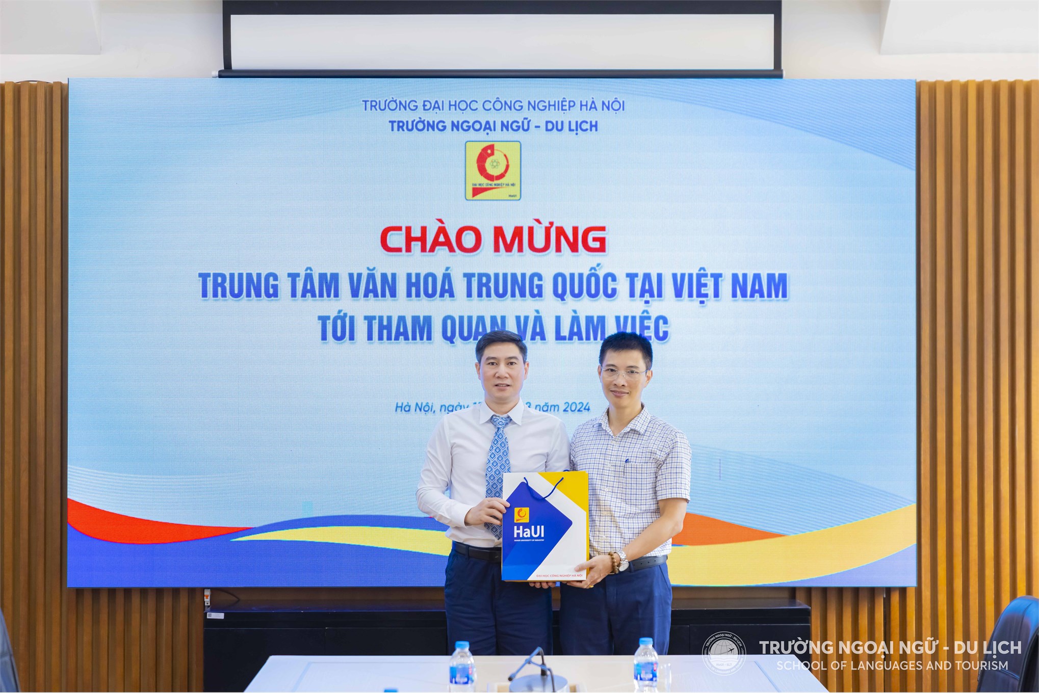 Tiếp đón Trung tâm Văn hoá Trung Quốc tại Hà Nội tới thăm và làm việc