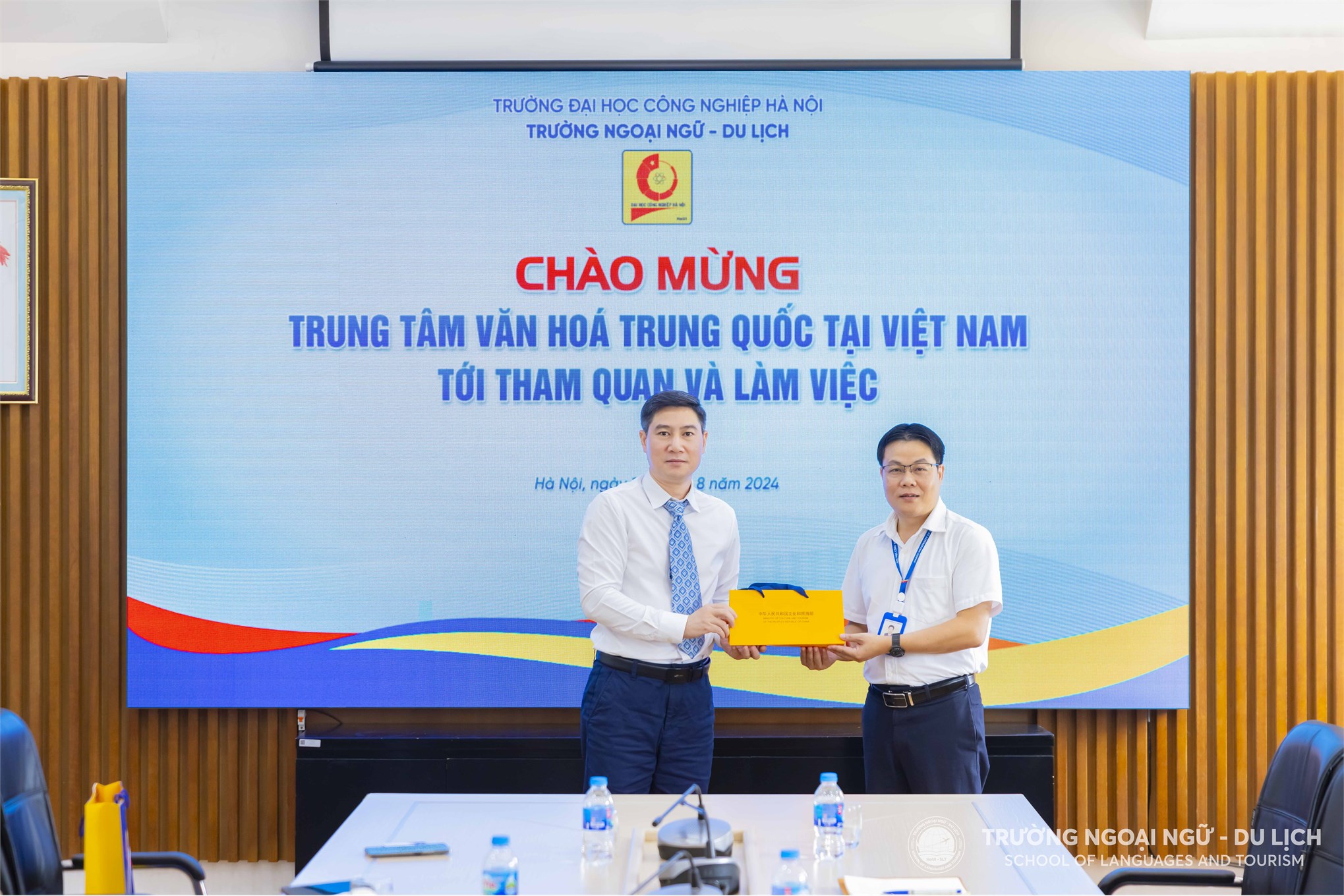 Tiếp đón Trung tâm Văn hoá Trung Quốc tại Hà Nội tới thăm và làm việc