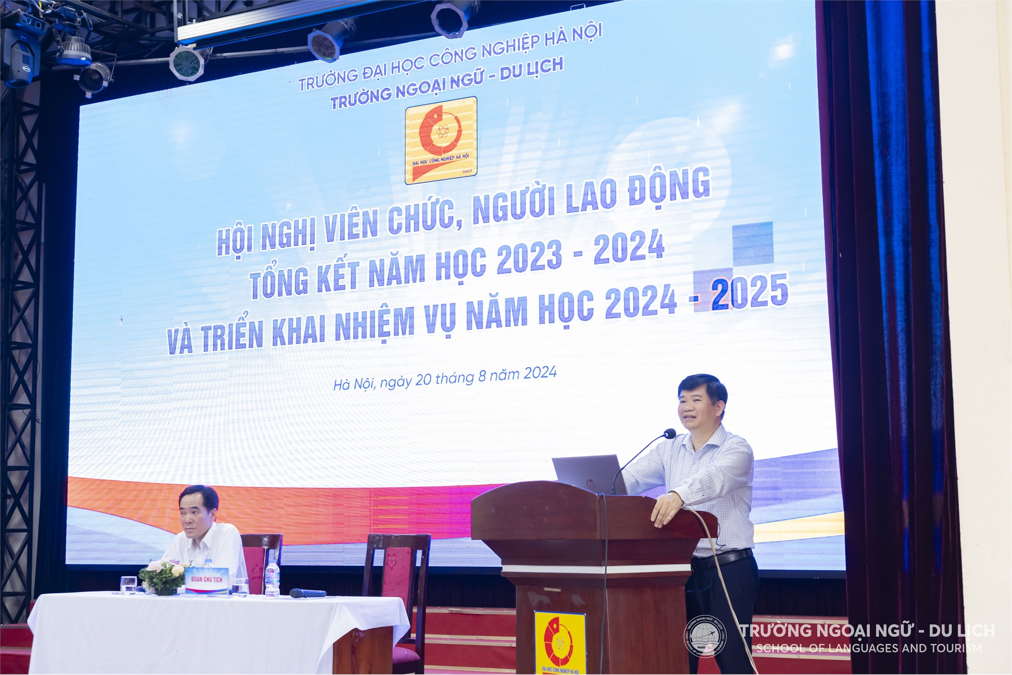 Hội nghị viên chức, người lao động Trường Ngoại ngữ - Du lịch năm học 2023 - 2024