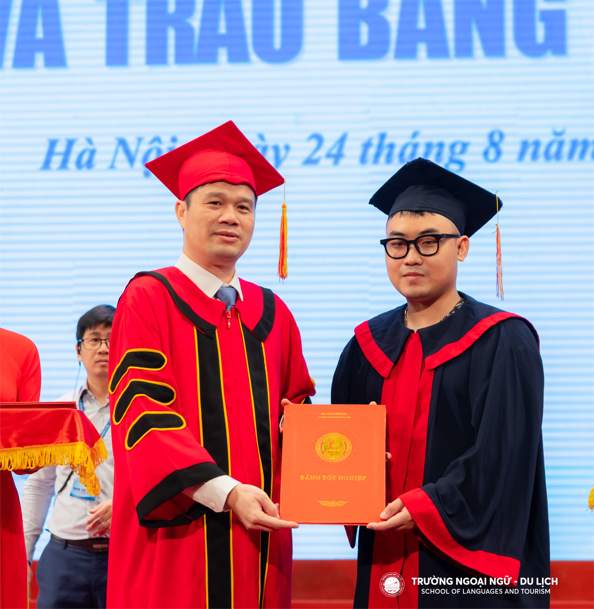 Tân Thạc sĩ, Cử nhân Trường Ngoại ngữ - Du lịch rạng rỡ trong ngày vui tốt nghiệp năm 2024