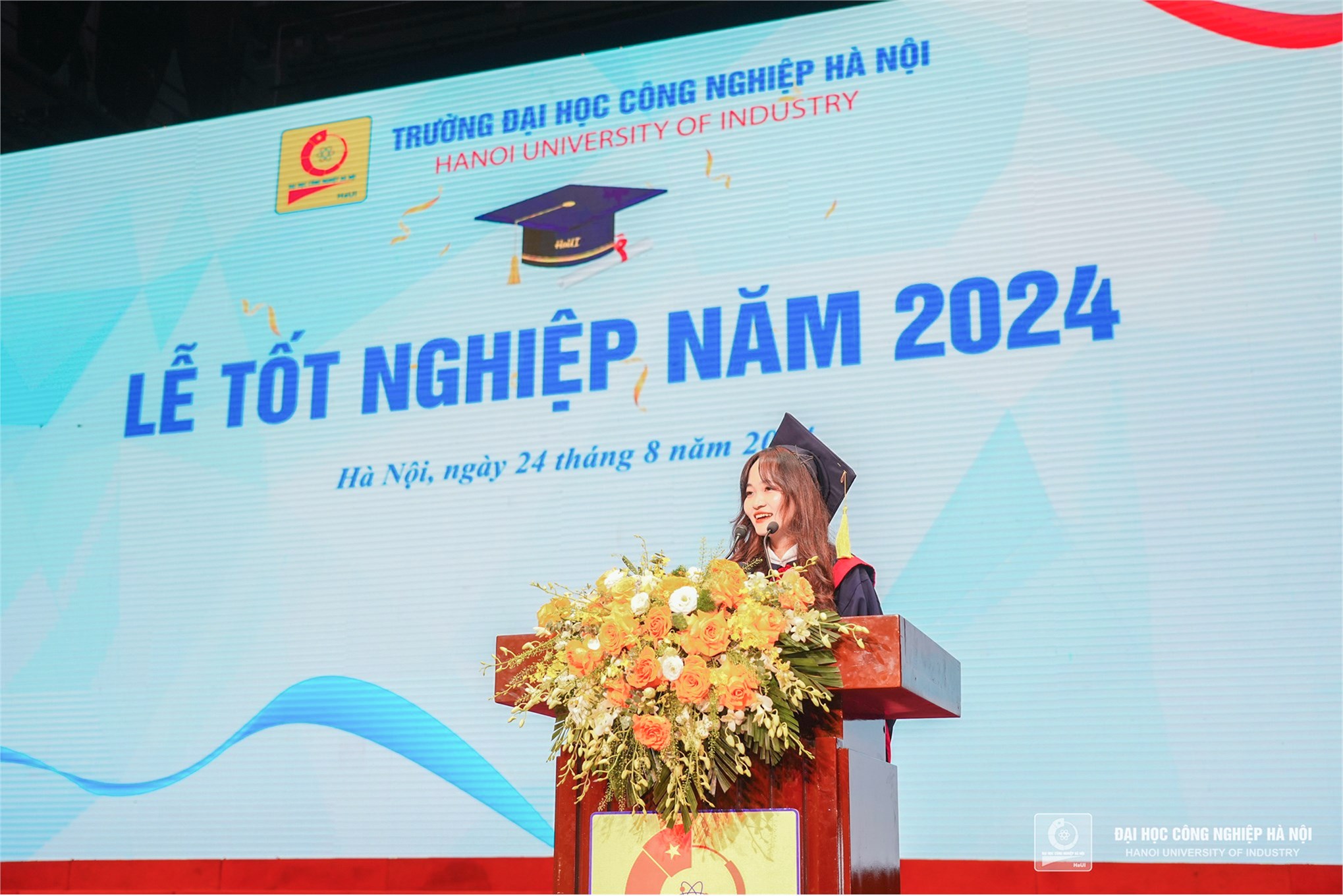 Tân Thạc sĩ, Cử nhân Trường Ngoại ngữ - Du lịch rạng rỡ trong ngày vui tốt nghiệp năm 2024