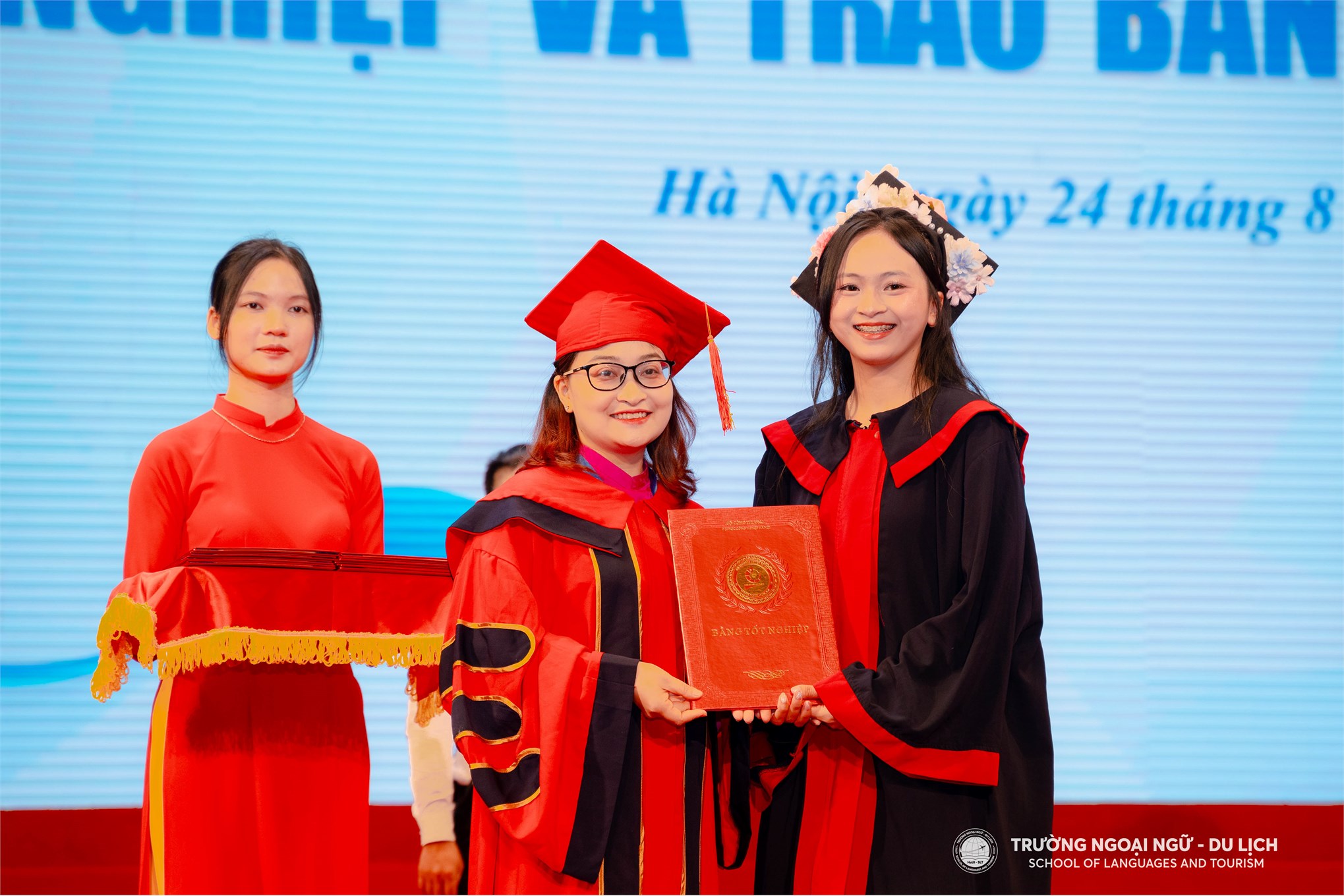 Tân Thạc sĩ, Cử nhân Trường Ngoại ngữ - Du lịch rạng rỡ trong ngày vui tốt nghiệp năm 2024