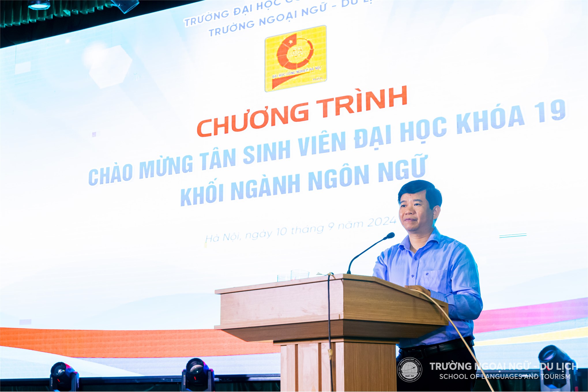 Chào đón tân sinh viên khóa 19 Trường Ngoại ngữ - Du lịch: Khởi đầu mới cho một hành trình rực rỡ