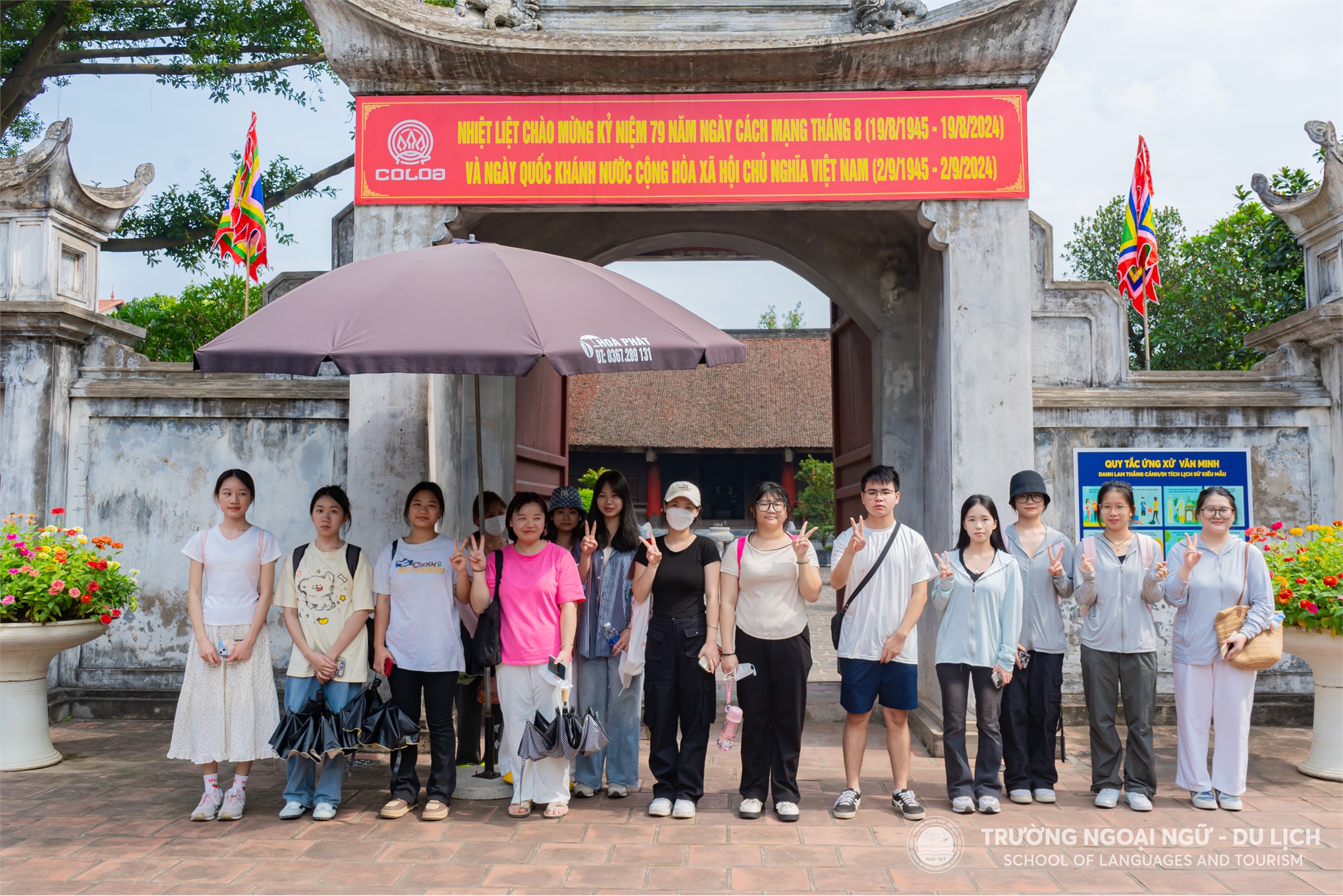 Sinh viên nước ngoài học tiếng việt thông qua hoạt động trải ngiệm tại Khu Di tích Thành Cổ Loa, Đông Anh