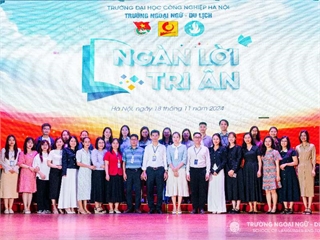 Thắm nồng tình cảm của sinh viên Trường Ngoại ngữ - Du lịch hướng tới ngày Nhà giáo Việt Nam 20/11