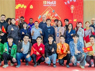 Hội Xuân quốc tế 2025: Tình nguyện viên, sinh viên quốc tế hào hứng trải nghiệm Tết Việt