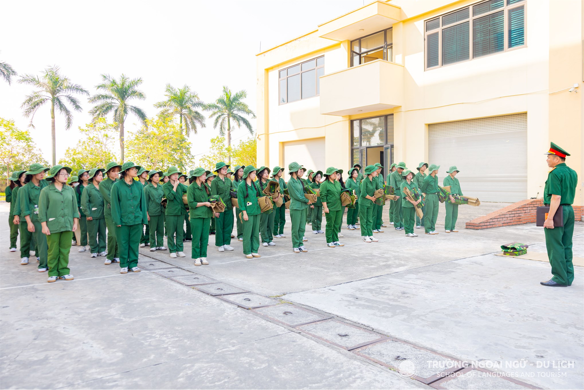 Sắc xanh tân sinh viên Trường Ngoại ngữ - Du lịch cháy hết mình tại chương trình Chào tân sinh viên “Ngọn lửa xanh” năm 2024