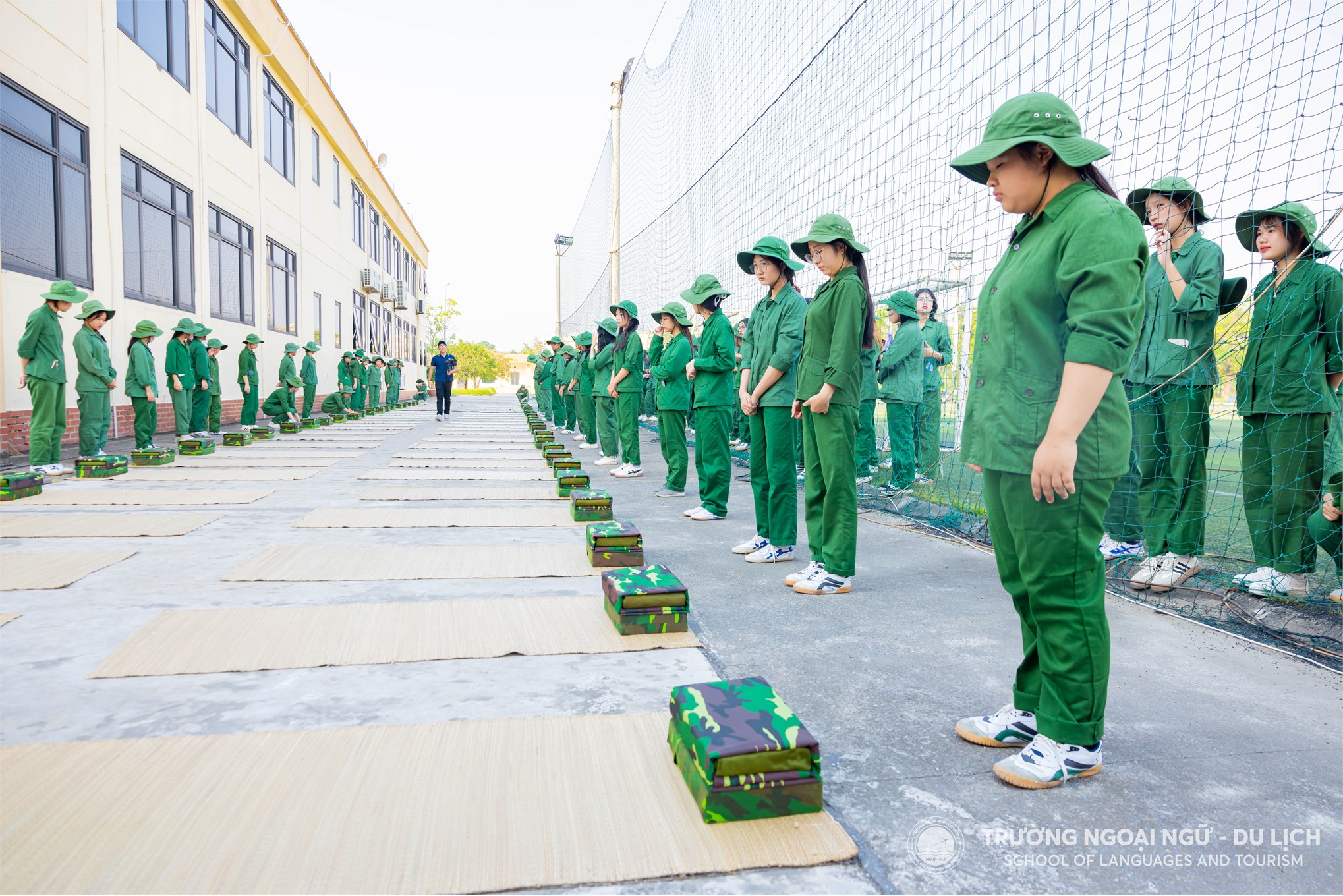 Sắc xanh tân sinh viên Trường Ngoại ngữ - Du lịch cháy hết mình tại chương trình Chào tân sinh viên “Ngọn lửa xanh” năm 2024