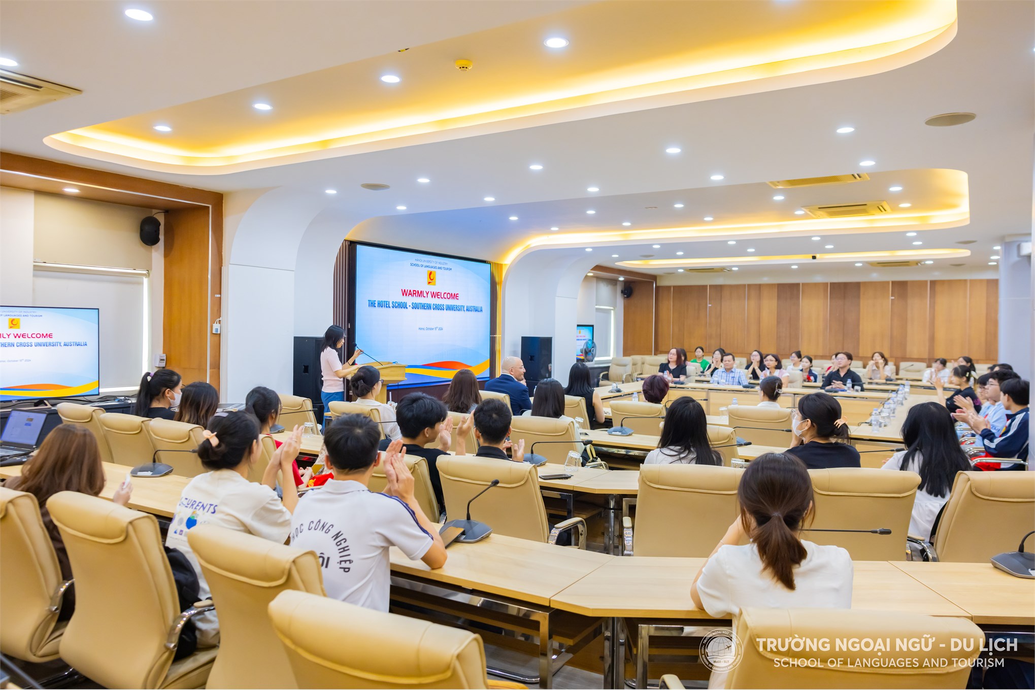 Trường Ngoại ngữ - Du lịch tiếp đón Trường Hotel School, Southern Cross University, Úc mở ra cơ hội thực tập tại Châu Âu cho sinh viên ngành EMI khoá 17, 18