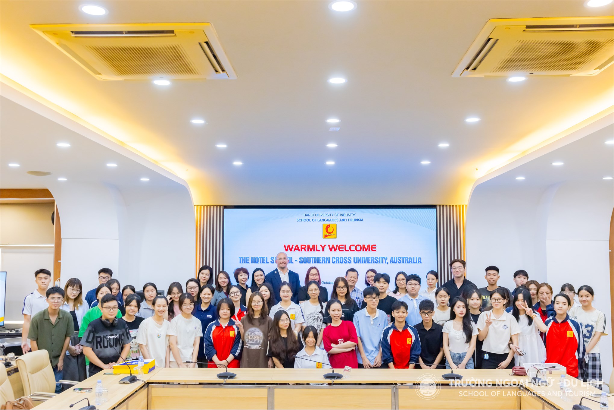 Trường Ngoại ngữ - Du lịch tiếp đón Trường Hotel School, Southern Cross University, Úc mở ra cơ hội thực tập tại Châu Âu cho sinh viên ngành EMI khoá 17, 18