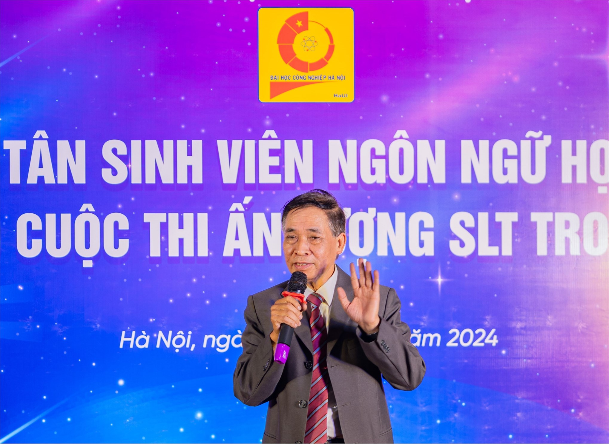 Chào tân sinh viên Ngôn ngữ học K19 và Chung khảo cuộc thi “Ấn tượng SLT trong tôi và bạn”