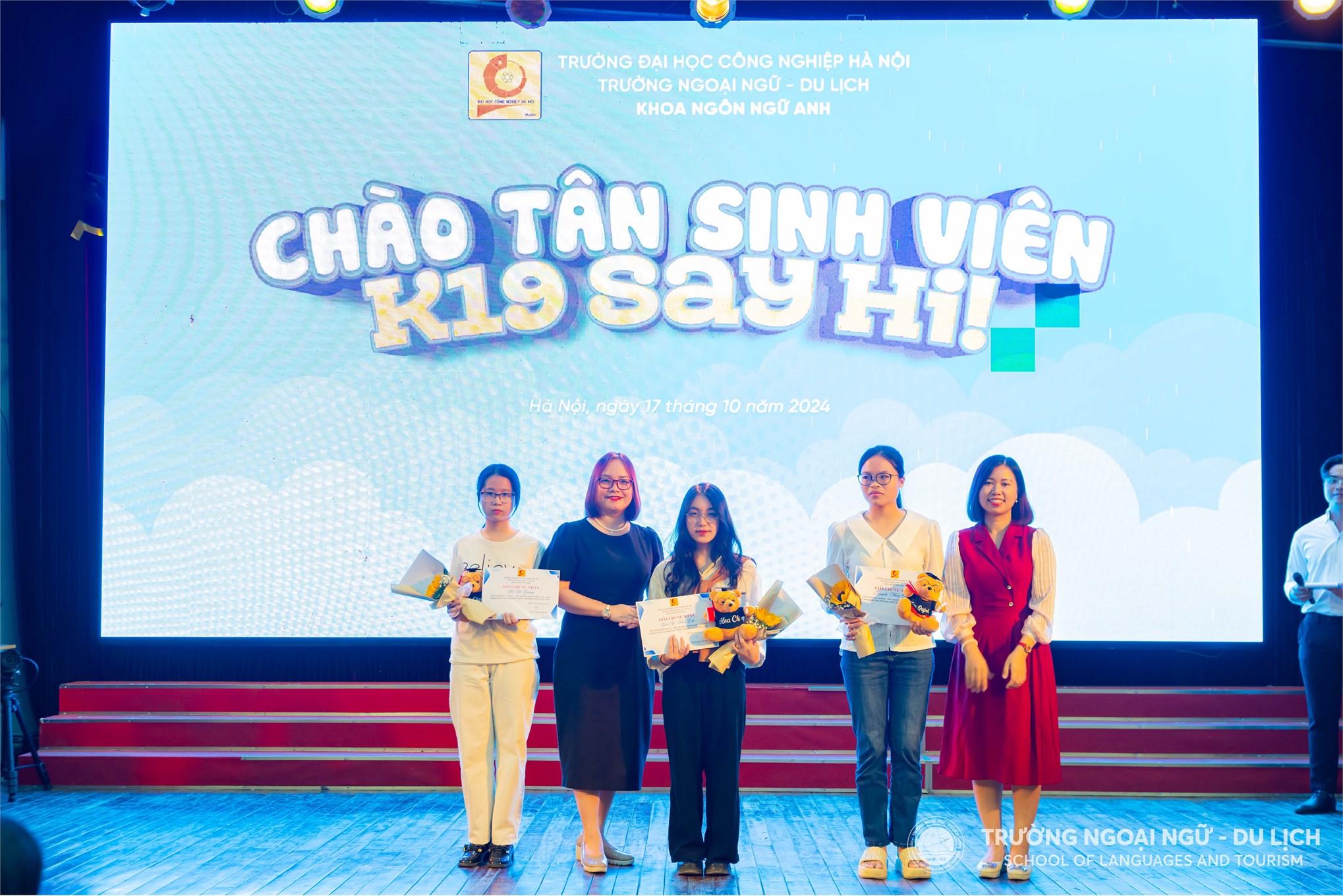 Chào tân sinh viên K19 Say Hi khoa Ngôn ngữ Anh, Trường Ngoại ngữ - Du lịch, Trường Đại học Công nghiệp Hà Nội