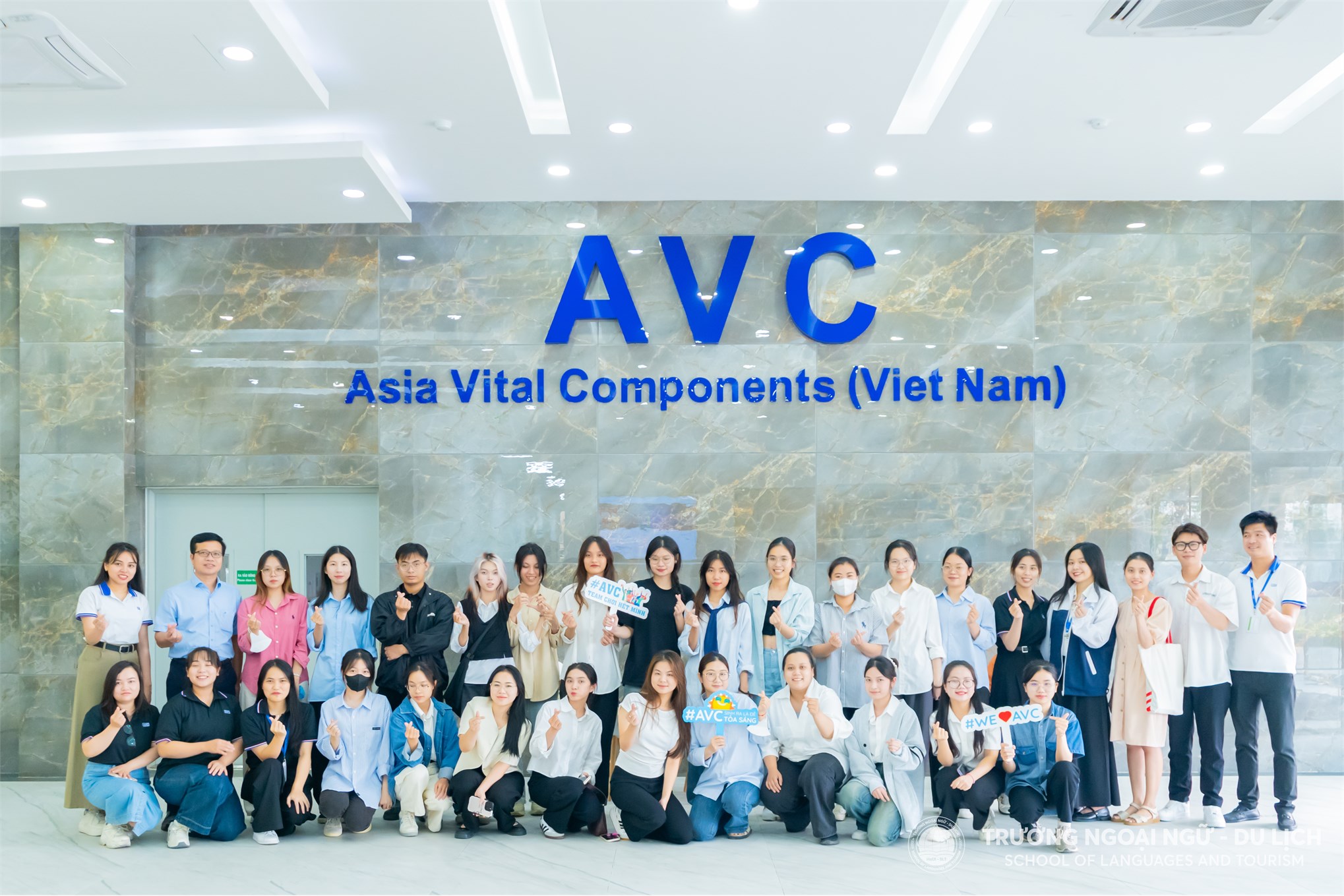 Trường Ngoại ngữ - Du lịch tổ chức tham quan thực tế tại Công ty TNHH Khoa học kỹ thuật AVC Việt Nam cho sinh viên khoá 16