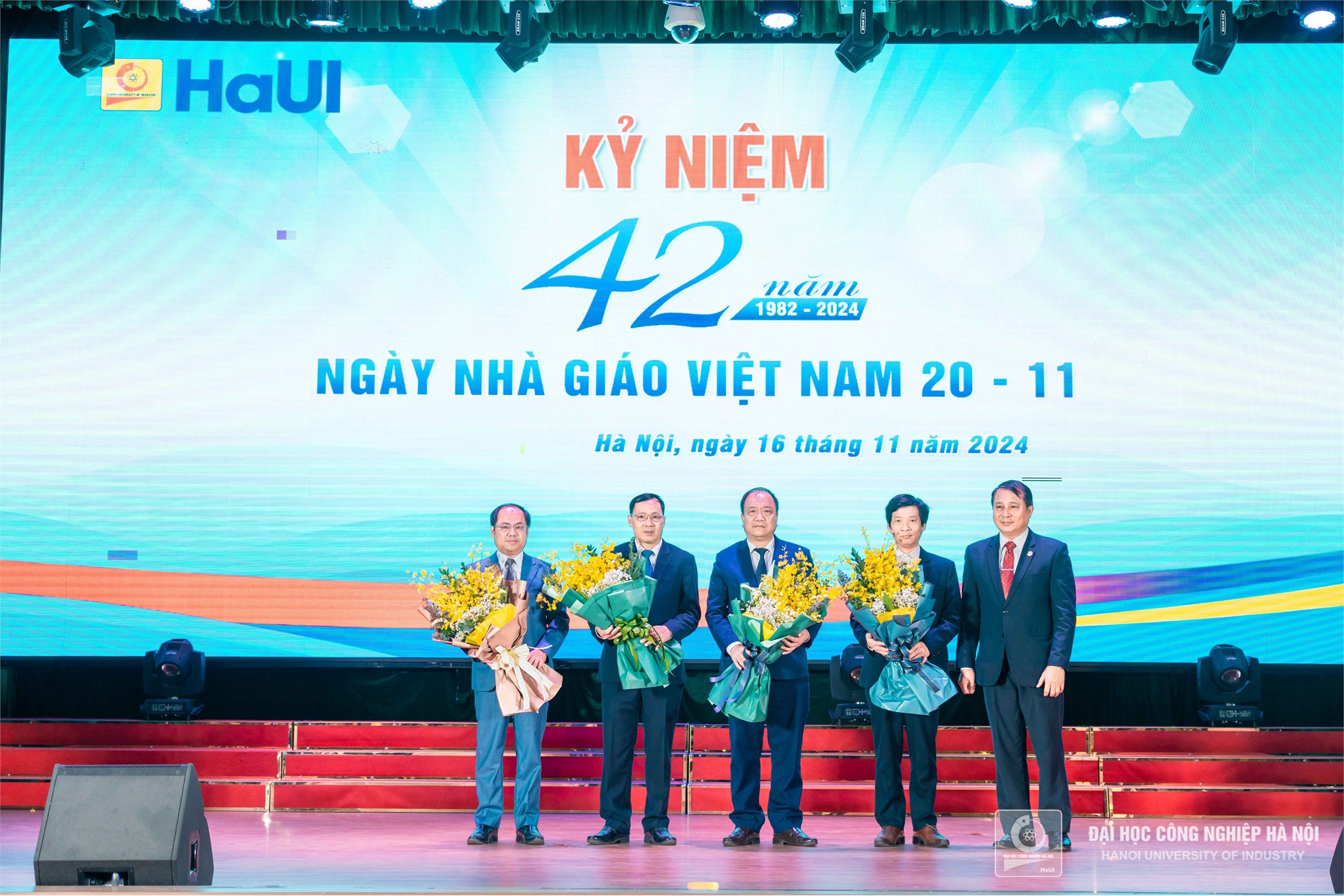 Trường Đại học Công nghiệp Hà Nội kỷ niệm Ngày Nhà giáo Việt Nam 20/11 và công bố các chương trình đào tạo đạt chuẩn quốc gia, quốc tế