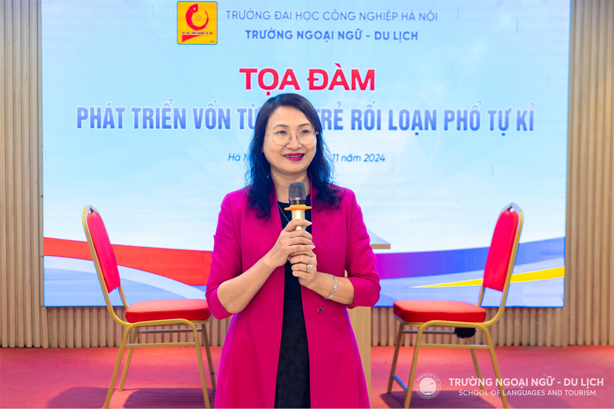 Sinh viên ngành Ngôn ngữ học tham gia tọa đàm thực tiễn về trẻ rối loạn phổ tự kỷ