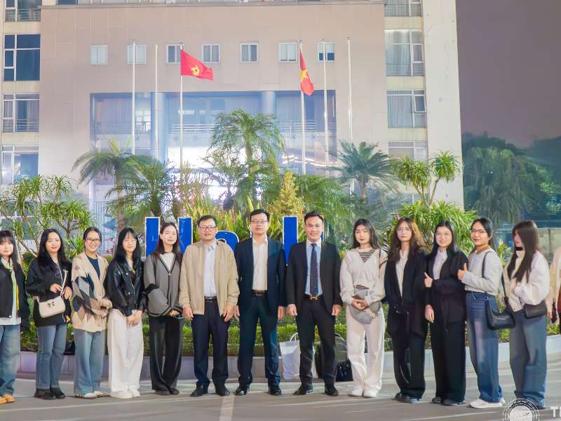 Sinh viên Trường Ngoại ngữ - Du lịch bắt đầu kỳ thực tập doanh nghiệp tại Singapore