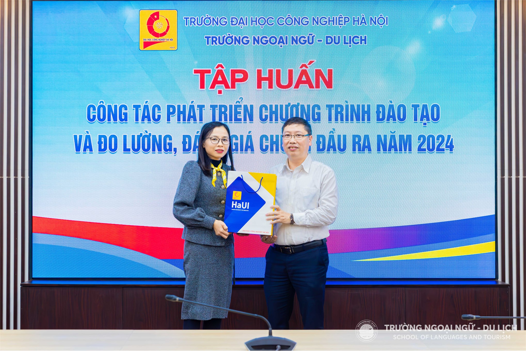 Tập huấn phát triển chương trình đào tạo và đo lường, đánh giá chuẩn đầu ra