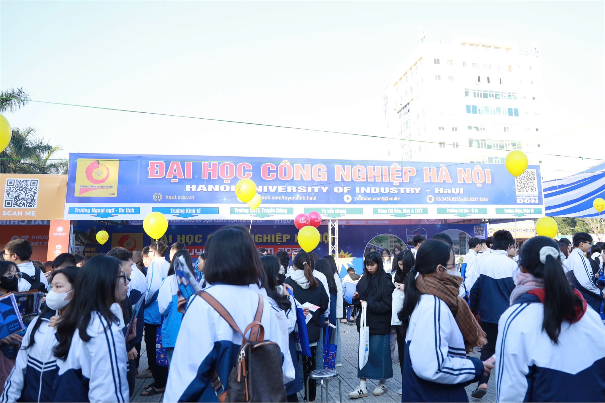 Trường Ngoại ngữ - Du lịch, Trường Đại học Công nghiệp Hà Nội khởi động chuỗi hoạt động tư vấn tuyển sinh - hướng nghiệp năm 2025