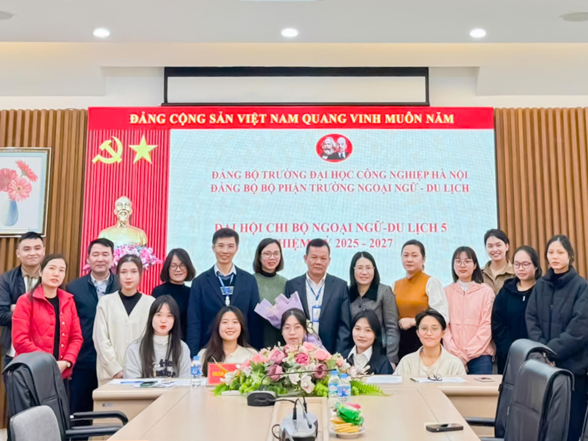 Đại hội các Chi bộ thuộc Đảng bộ bộ phận Trường Ngoại ngữ - Du lịch, nhiệm kỳ 2025 - 2027