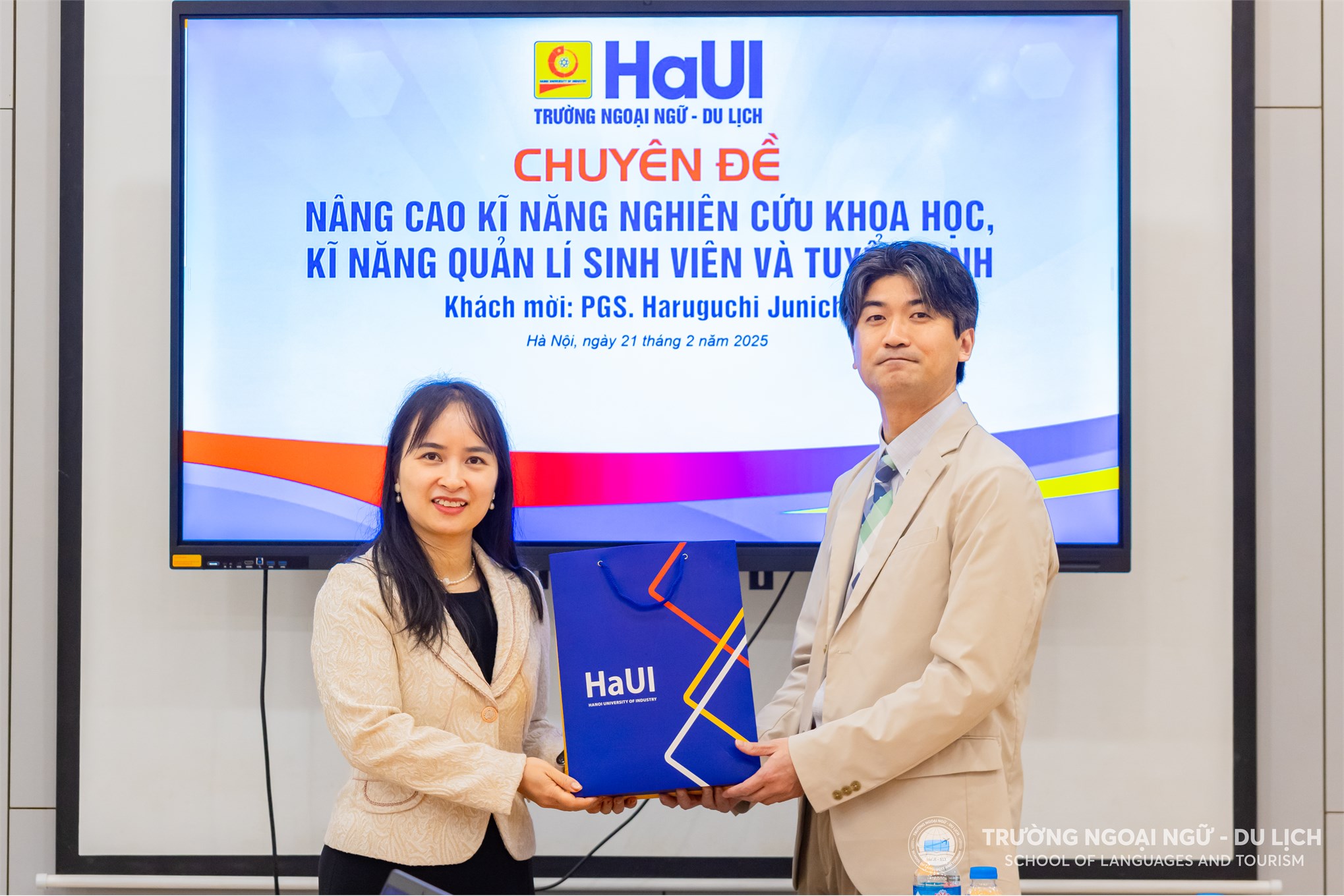 Tập huấn nâng cao kỹ năng nghiên cứu khoa học và kỹ năng tuyển sinh sinh viên quốc tế