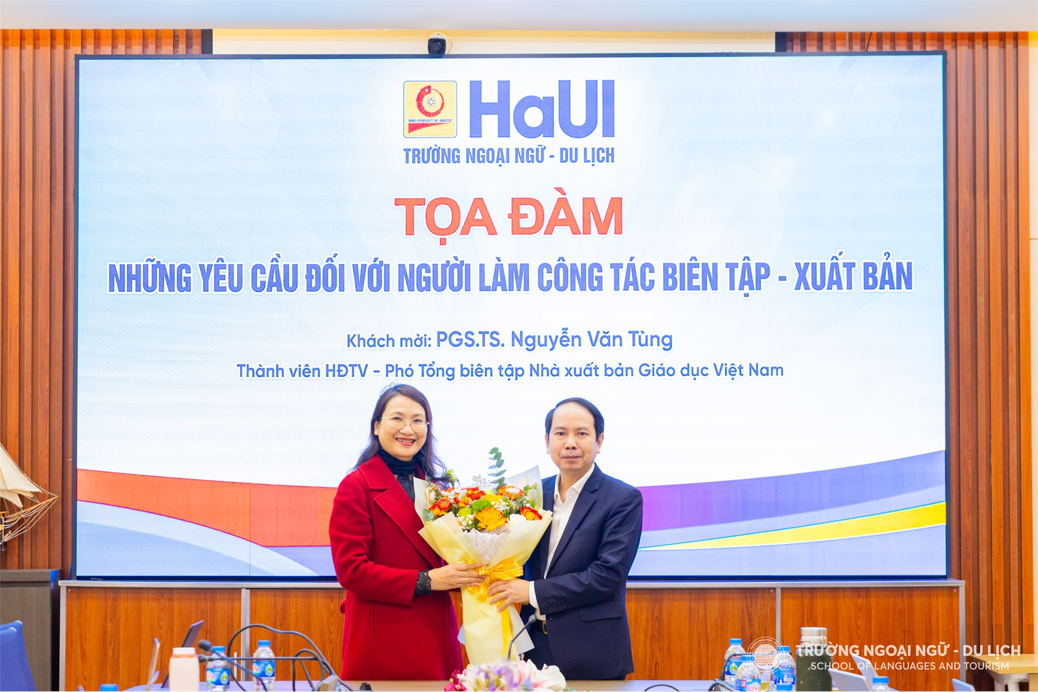 Toạ đàm: “Những yêu cầu đối với người làm công tác biên tập - xuất bản” 