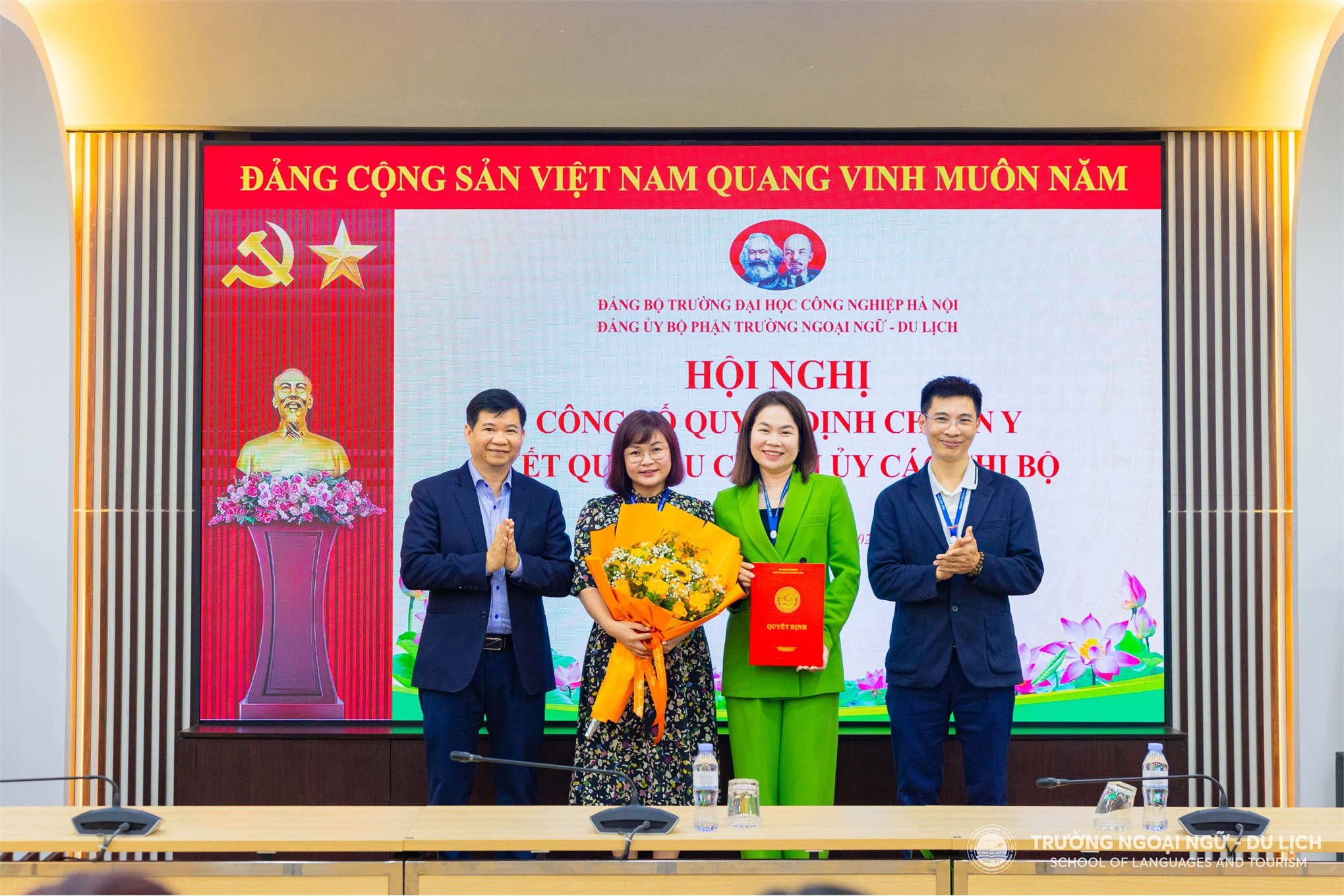 Công bố Quyết định chuẩn y chức danh Bí thư, Phó Bí thư, Chi ủy viên các Chi bộ thuộc Đảng bộ bộ phận Trường Ngoại ngữ - Du lịch, nhiệm kỳ 2025 - 2030