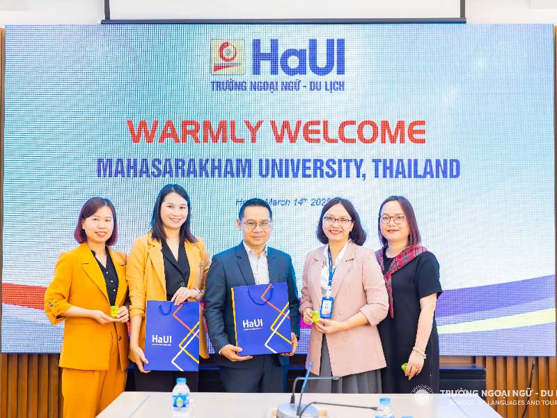 Trường Ngoại ngữ - Du lịch tiếp đón Trường Đại học Masalakham, Thái Lan tới thăm và làm việc