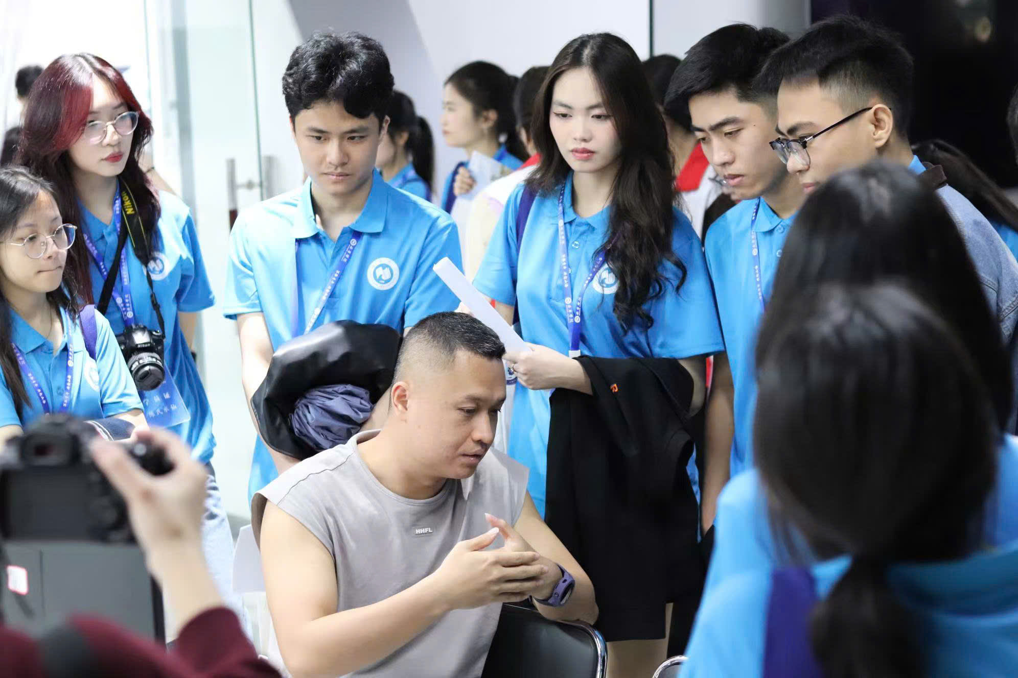 Sinh viên Trường Ngoại ngữ - Du lịch tham gia tham quan trải nghiệm Văn hóa Dân tộc Choang và đổi mới Công nghệ 2025 tại Đại học Nam Ninh, Trung Quốc