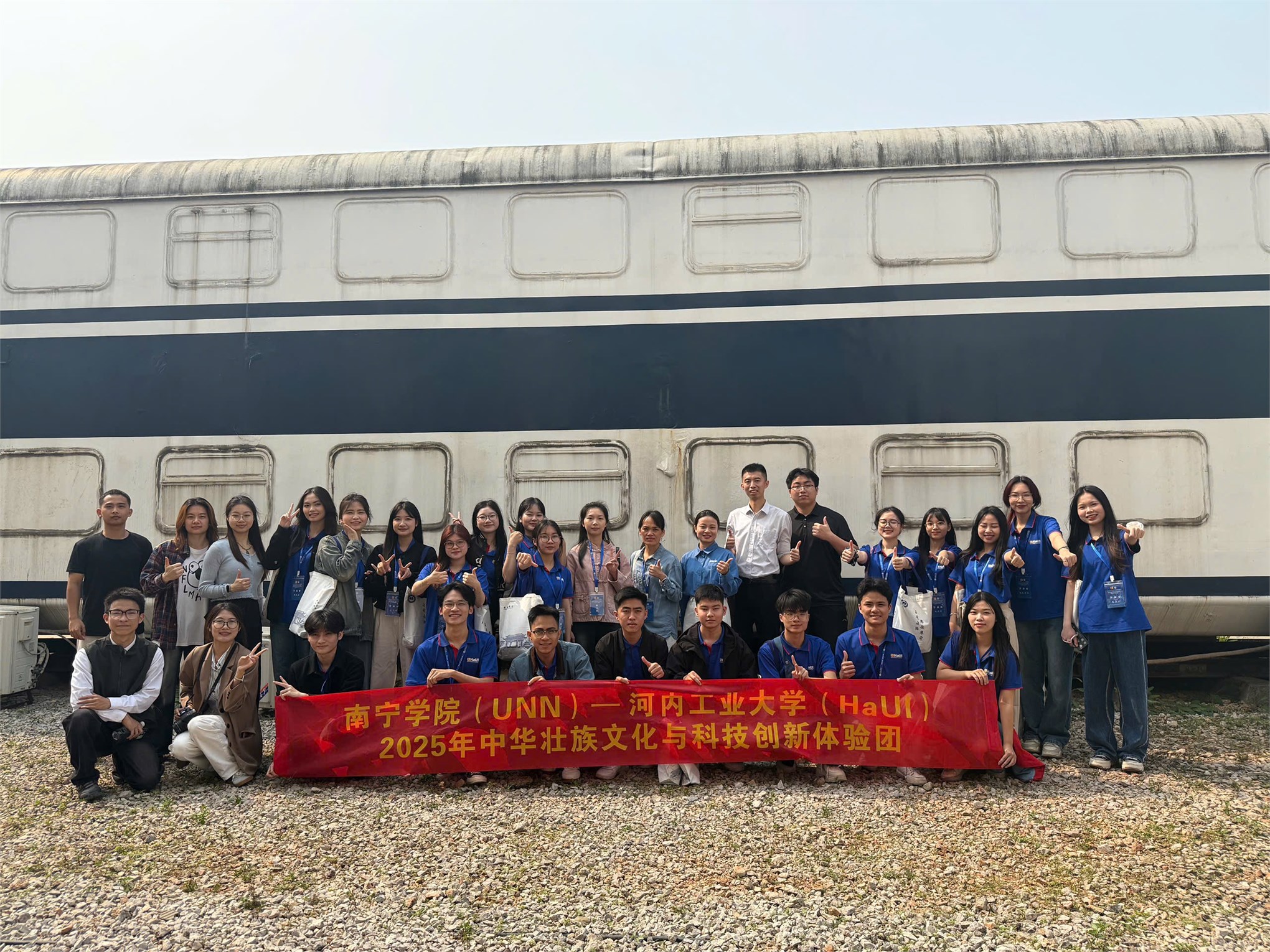 Sinh viên Trường Ngoại ngữ - Du lịch tham gia tham quan trải nghiệm Văn hóa Dân tộc Choang và đổi mới Công nghệ 2025 tại Đại học Nam Ninh, Trung Quốc