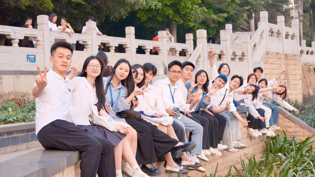 Sinh viên Trường Ngoại ngữ - Du lịch tham gia tham quan trải nghiệm Văn hóa Dân tộc Choang và đổi mới Công nghệ 2025 tại Đại học Nam Ninh, Trung Quốc