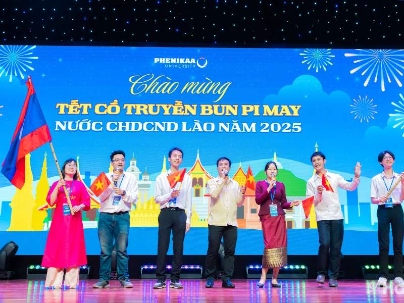 Lưu học sinh HaUI tham gia chương trình đón Tết Bunpimay 2025
