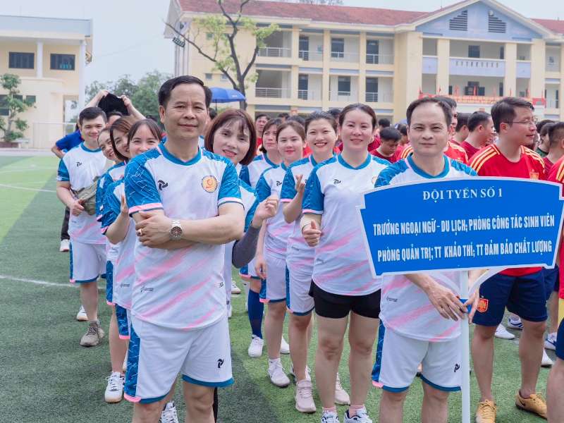 Liên quân Trường Ngoại ngữ – Du lịch và các đơn vị sôi nổi, gắn kết tại Hội thao HaUI 2025