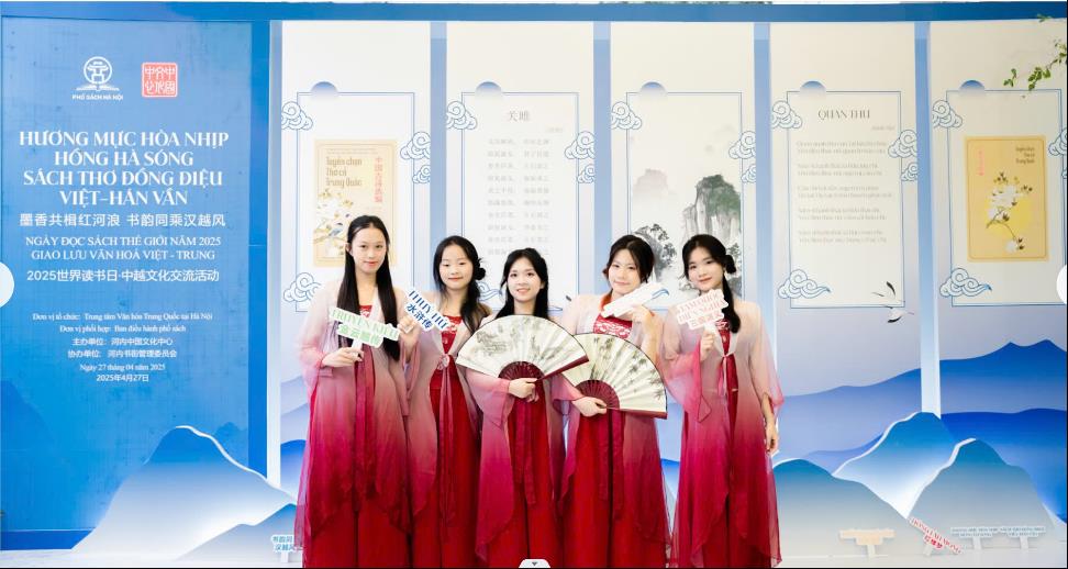 Thầy trò Khoa Ngôn ngữ Trung Quốc tham gia Chương trình giao lưu nhân văn Việt – Trung nhân Ngày Đọc sách Thế giới năm 2025