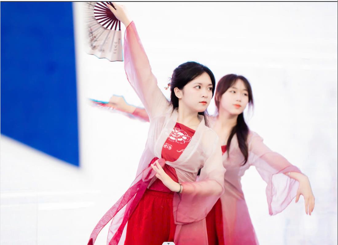 Thầy trò Khoa Ngôn ngữ Trung Quốc tham gia Chương trình giao lưu nhân văn Việt – Trung nhân Ngày Đọc sách Thế giới năm 2025