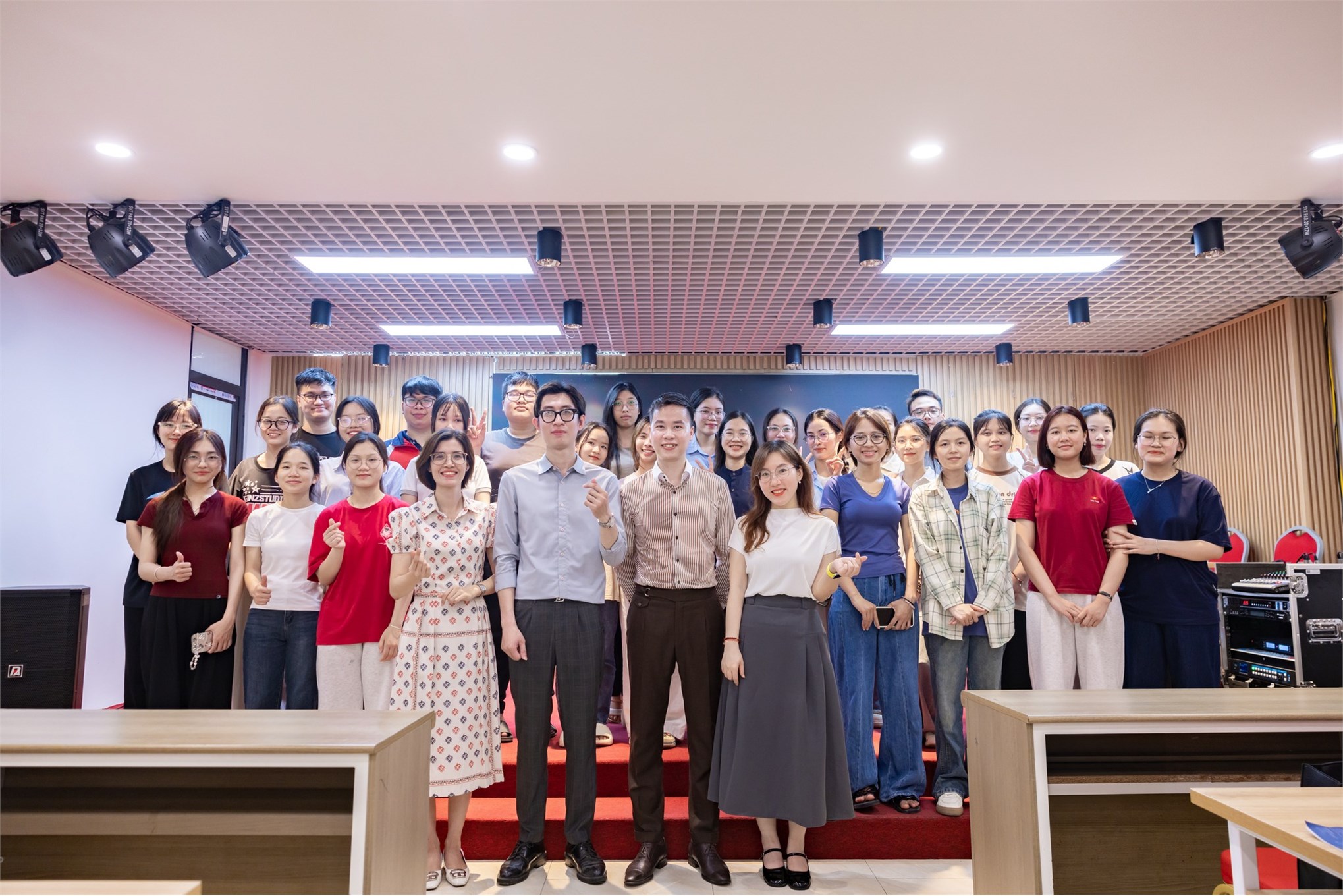Workshop “Học Ngôn ngữ Anh trong Trường Đại học Công nghiệp Hà Nội: Ra làm gì, dễ hay khó, giàu hay nghèo?”