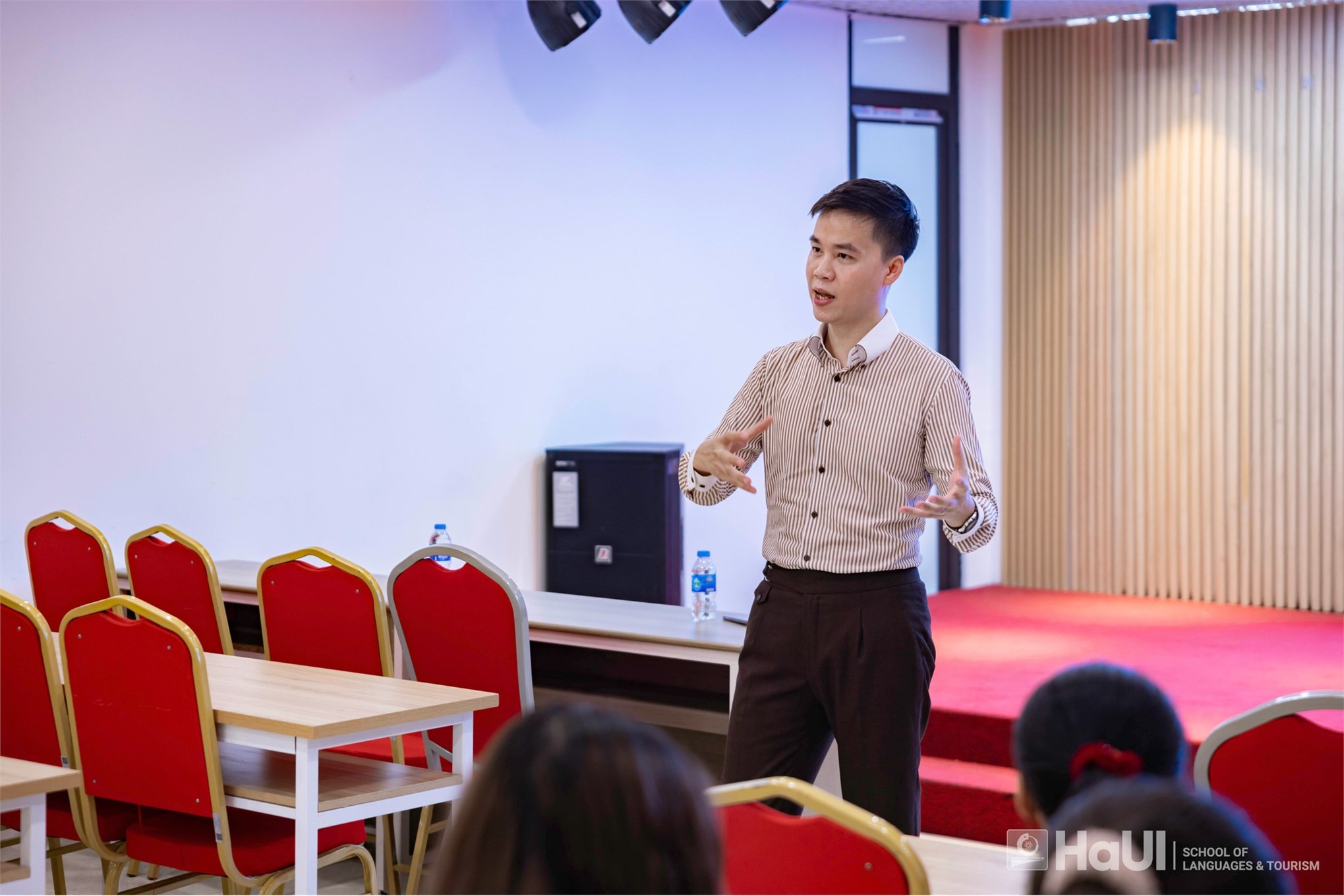 Workshop “Học Ngôn ngữ Anh trong Trường Đại học Công nghiệp Hà Nội: Ra làm gì, dễ hay khó, giàu hay nghèo?”