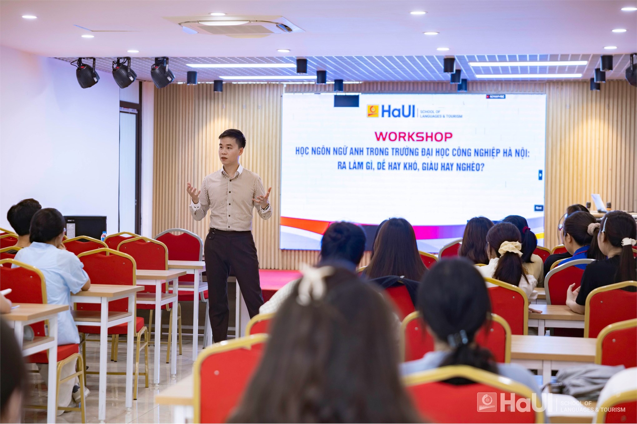 Workshop “Học Ngôn ngữ Anh trong Trường Đại học Công nghiệp Hà Nội: Ra làm gì, dễ hay khó, giàu hay nghèo?”