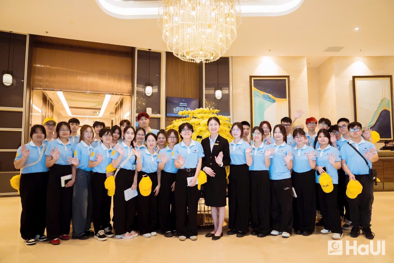 Học đại học bằng tiếng Anh tại Trường Đại học Công nghiệp Hà Nội: Lựa chọn của những người trẻ sẵn sàng hội nhập