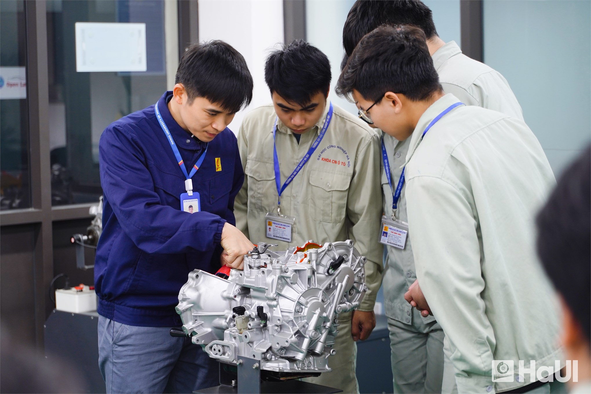 Học đại học bằng tiếng Anh tại Trường Đại học Công nghiệp Hà Nội: Lựa chọn của những người trẻ sẵn sàng hội nhập