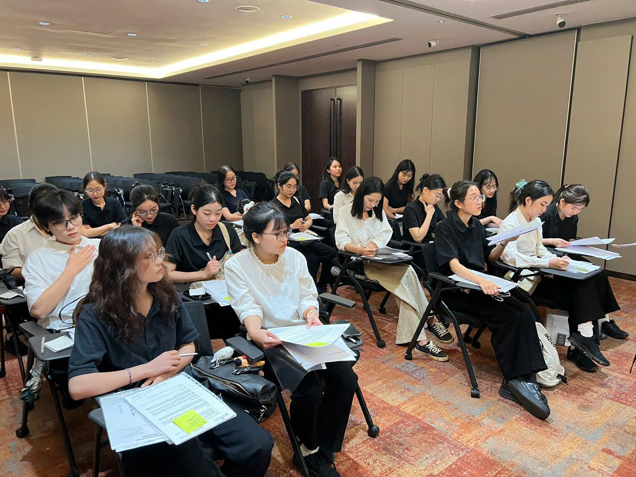 Học ngành Du lịch, Nhà hàng, Khách sạn bằng tiếng Anh tại HaUI: Hành trang vững chắc cho sinh viên hội nhập toàn cầu